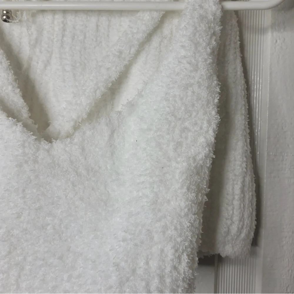 🆕 White Fuzzy Teddy Knit Cropped Top & Shorts Set 🤍☁️ / M / NWOT / Never Worn! - Picture 3 of 4